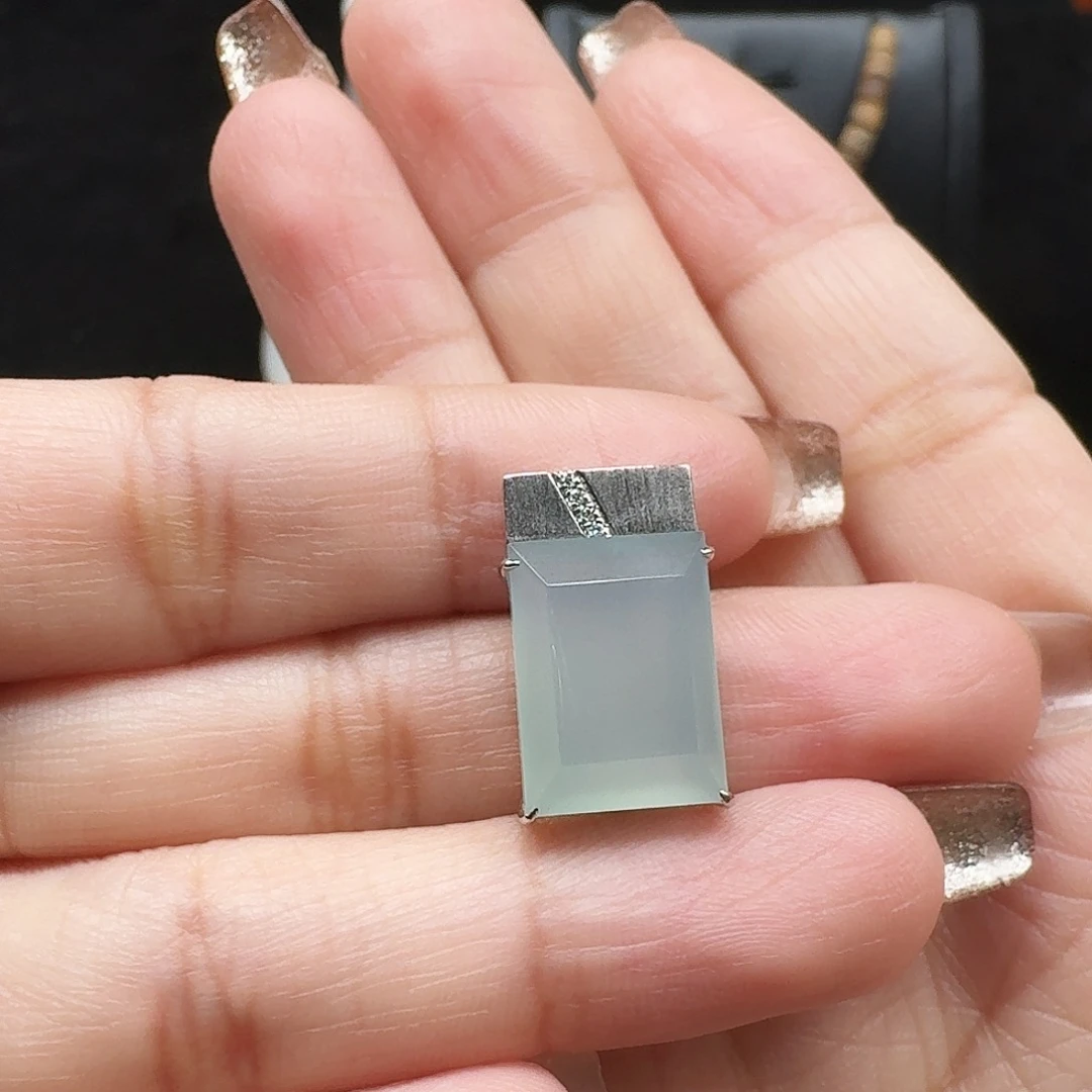 翡翠9K金镶嵌颈饰