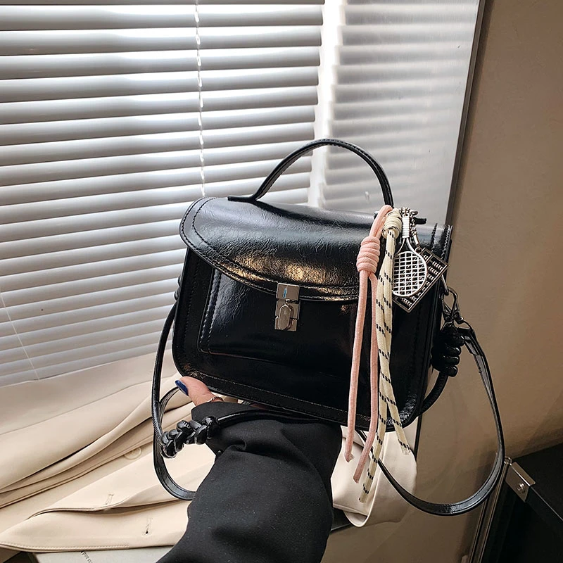 高级感手拎小方包女2025冬季新款时尚潮流通勤女包黑色手提单肩包