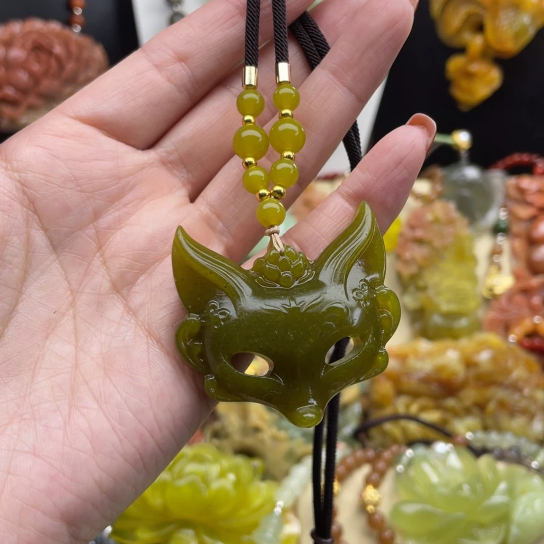 未镶嵌蛇纹石玉颈饰