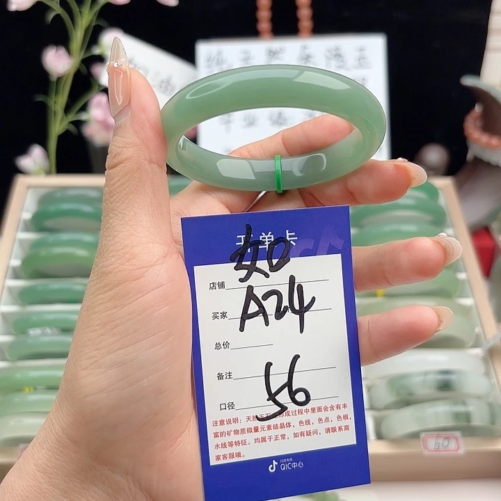 未镶嵌手镯石英质玉