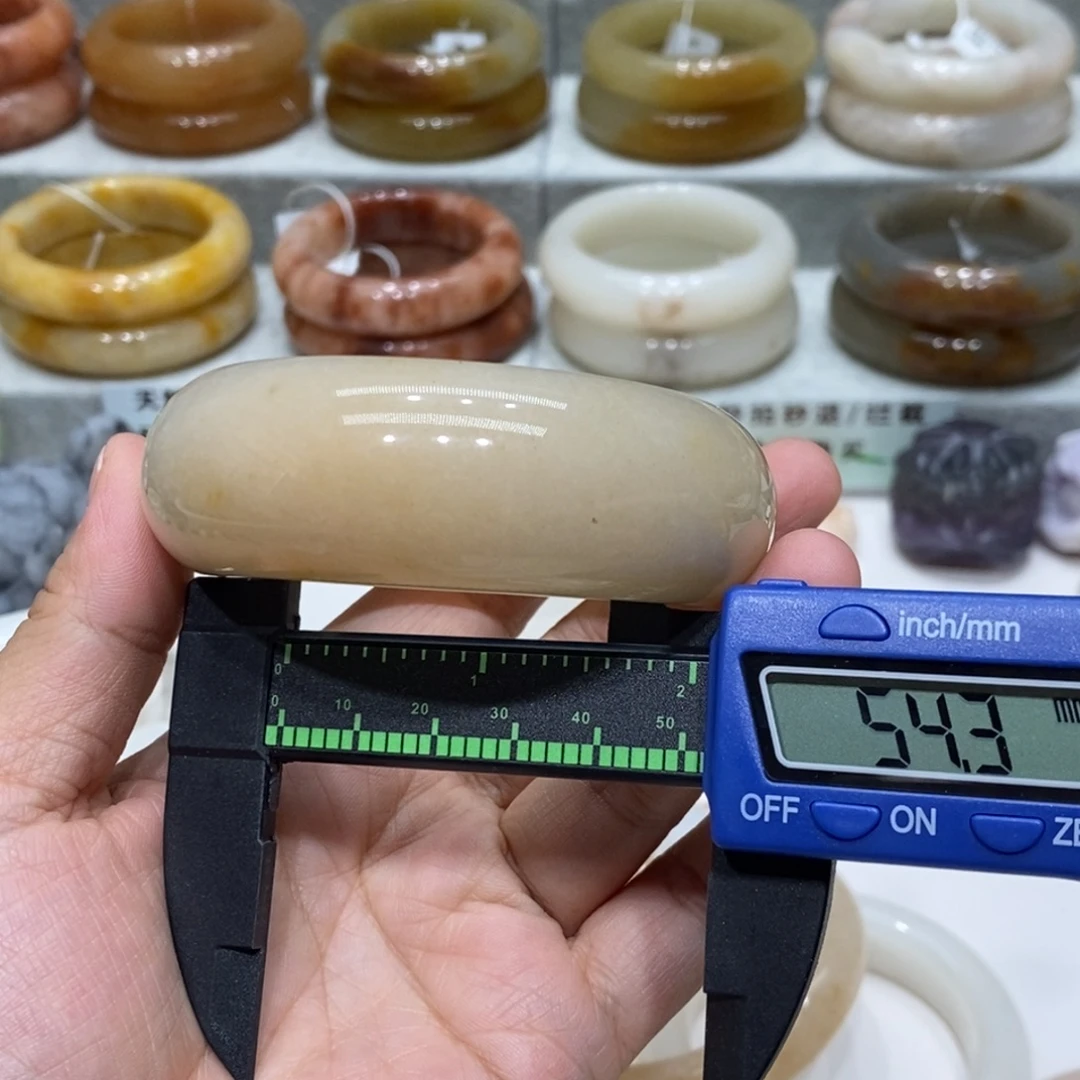 石英岩玉未镶嵌手镯