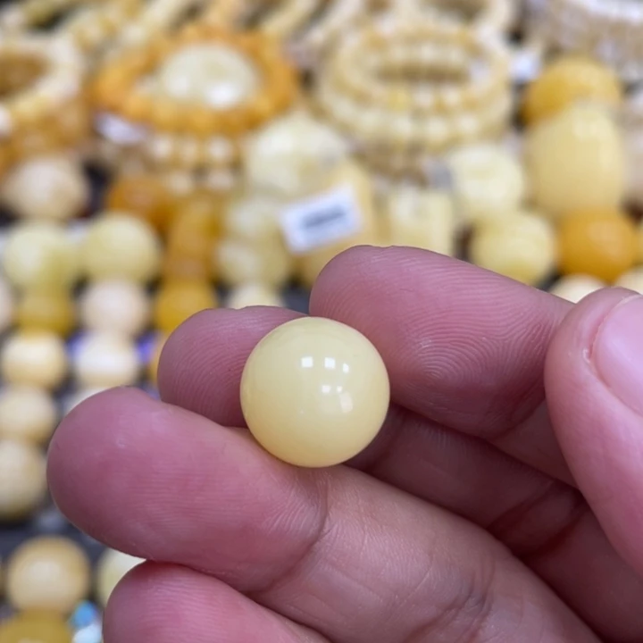 蜜蜡未镶嵌裸石12.9mm瑕