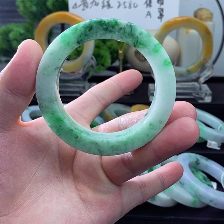 未镶嵌天然翡翠手镯定制翡翠