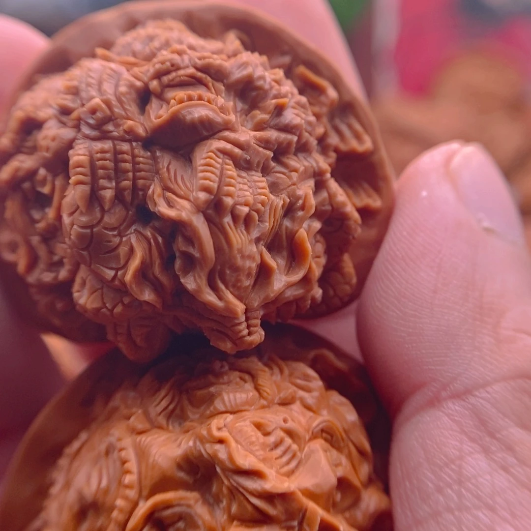 文玩核桃把件长**漫纯手工雕刻十二生肖