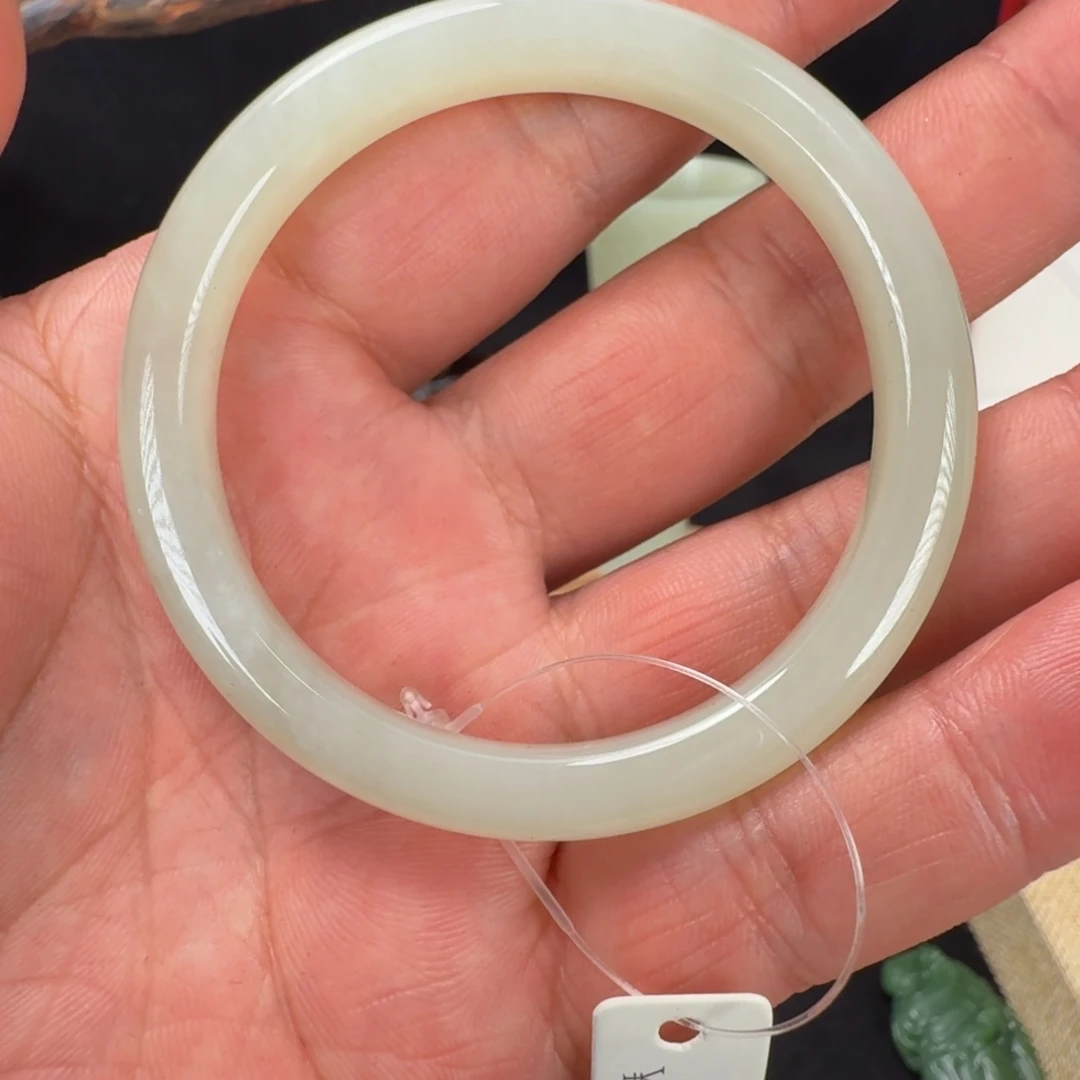 和田玉（糖玉）未镶嵌手镯