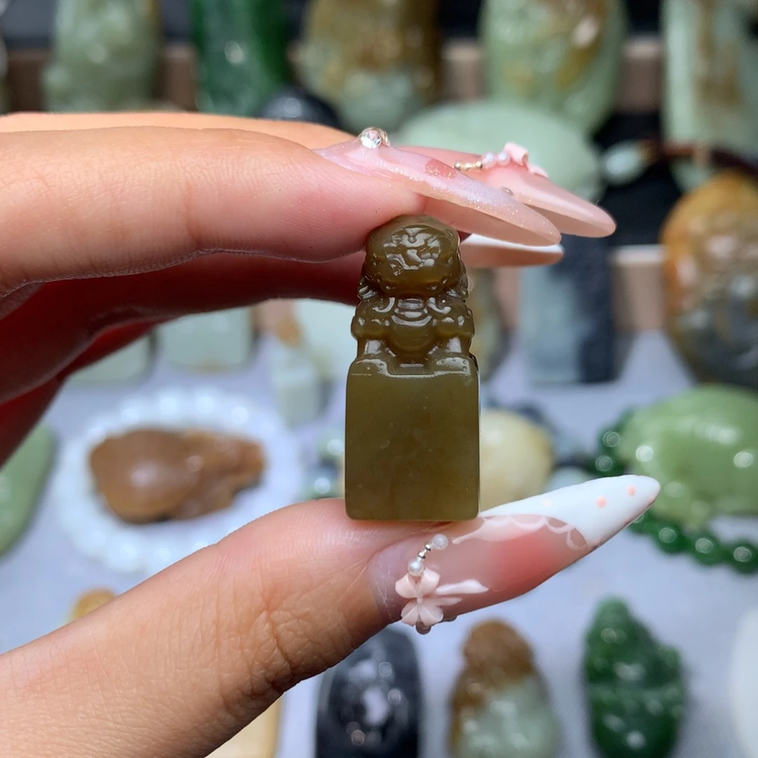 和田玉未镶嵌颈饰宙*