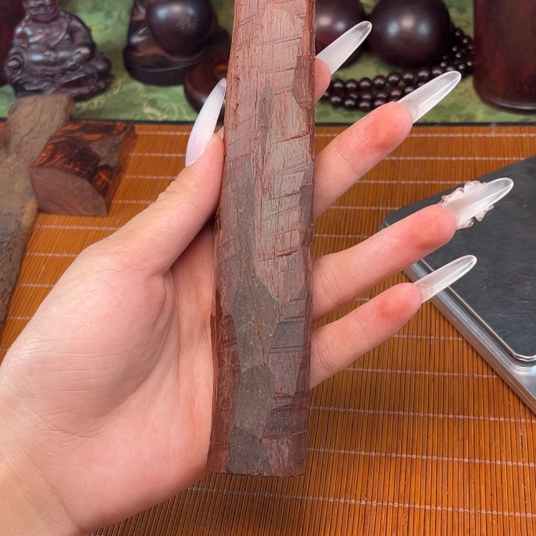 檀香紫檀（小叶紫檀）可做小圆棍