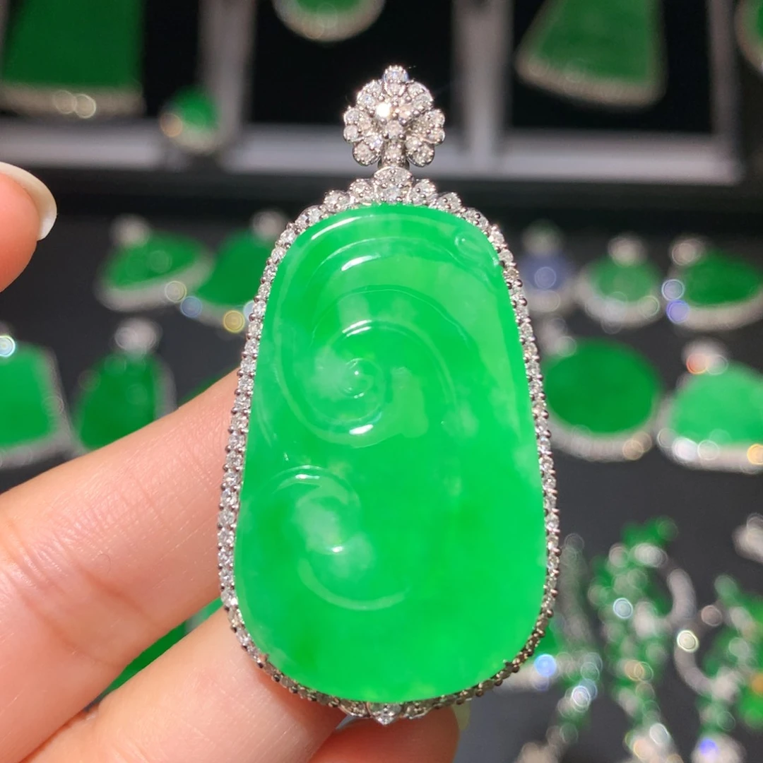 翡翠颈饰18K金镶嵌翡翠