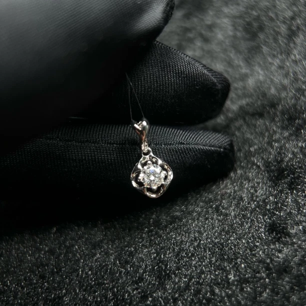 【广潮金钻】金750钻石吊坠