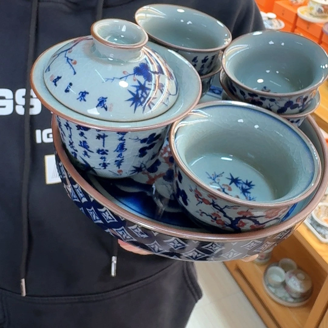 盖碗里的水煮开后放入