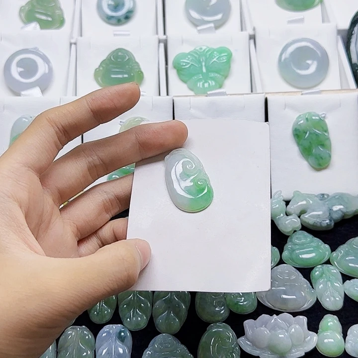 翡翠未镶嵌颈饰翡翠