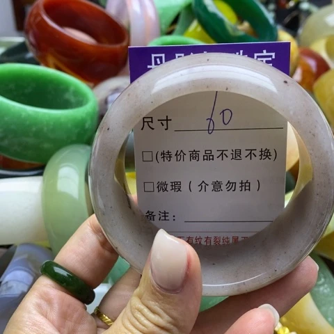 未镶嵌手镯石英质玉