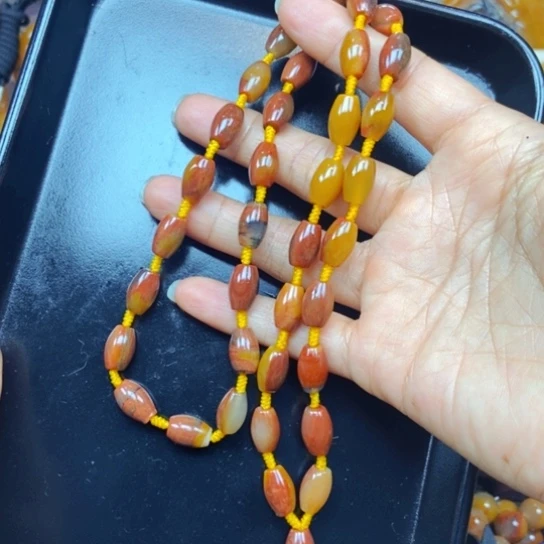 石英质玉（黄龙玉）未镶嵌颈饰