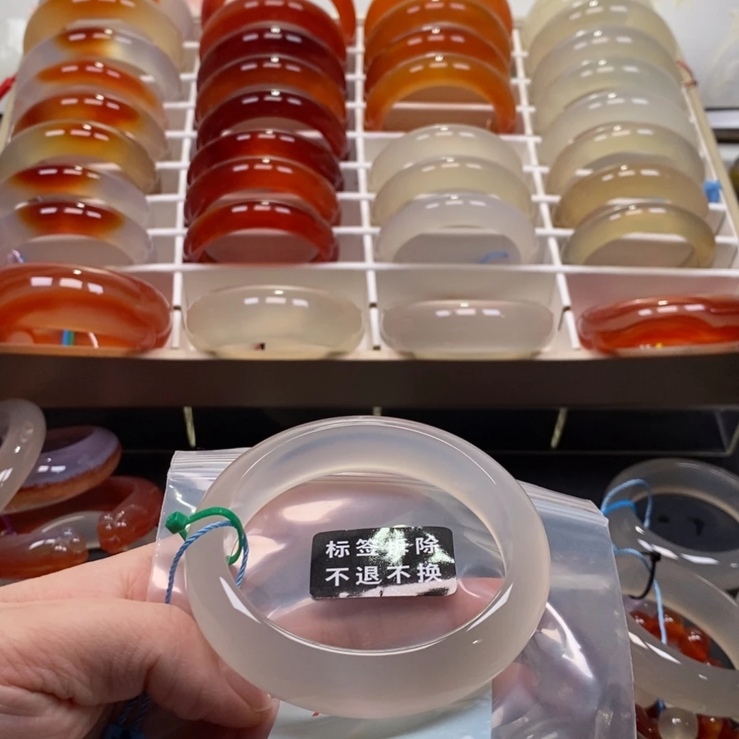 我***扬玛瑙/玉髓未镶嵌手镯60.8纹雾点