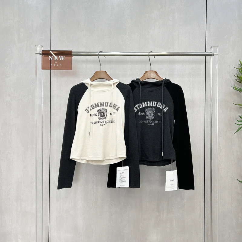 琇衣之艺冬时尚减龄拼色连帽T恤女复古字母印花休闲短款帽衫16716