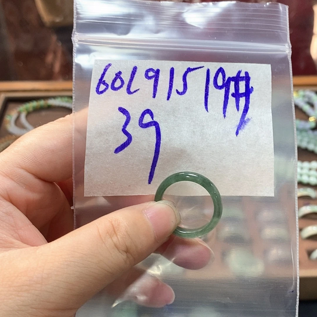 未镶嵌定制翡翠达*西