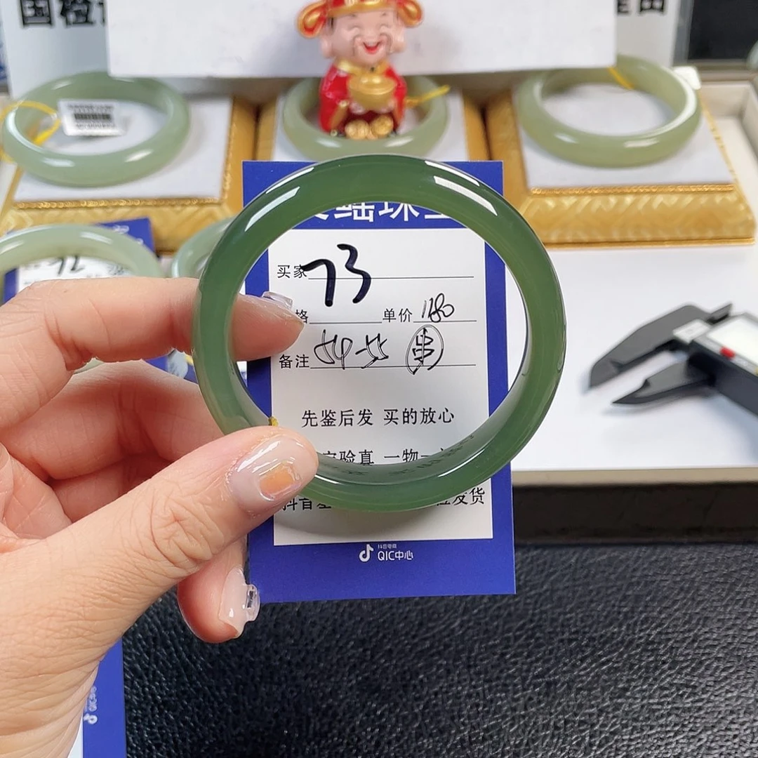 *****和田玉未镶嵌手镯