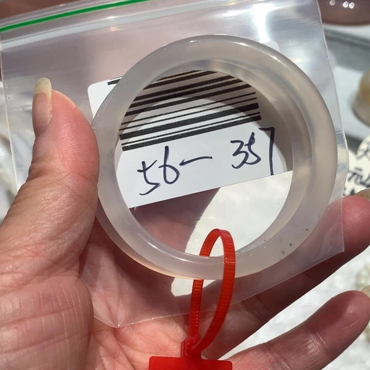 玛瑙/玉髓手镯未镶嵌56