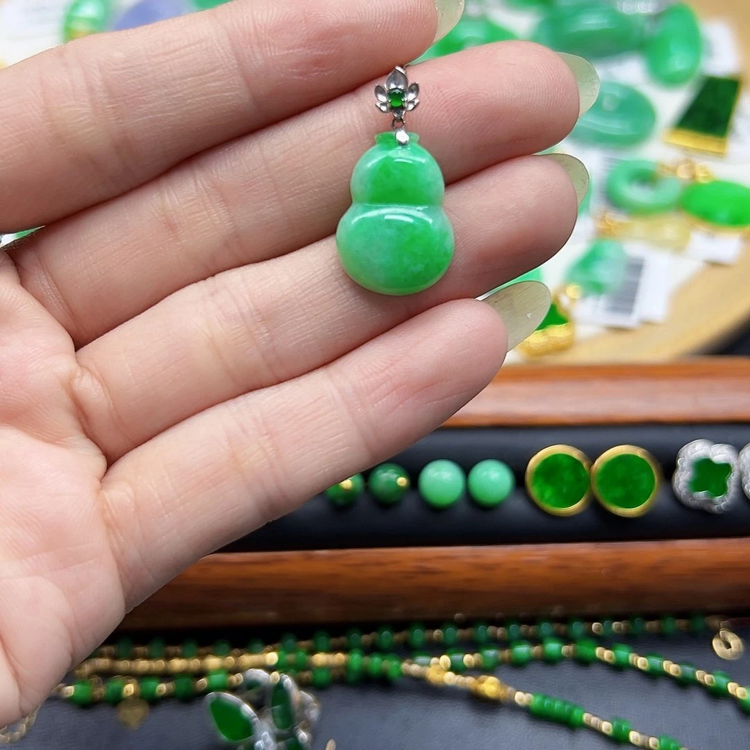 翡翠颈饰18K金镶嵌天然缅料A货一件