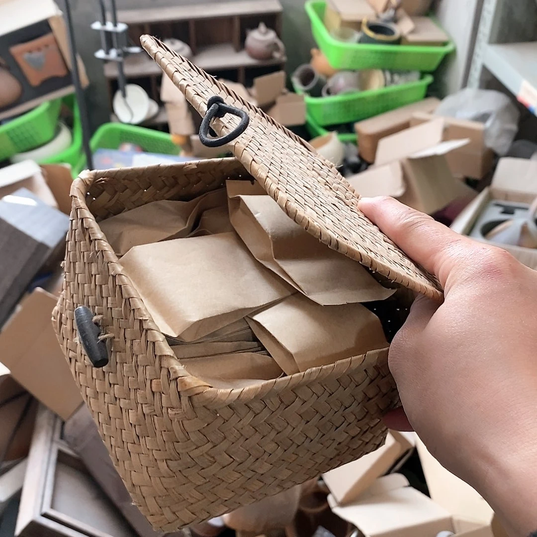 瓷片꧁****然后又一年没联系我了……你要努力赚钱