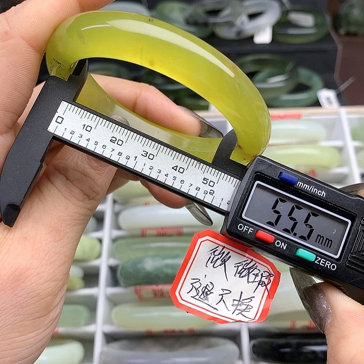 蛇纹石玉手镯未镶嵌772