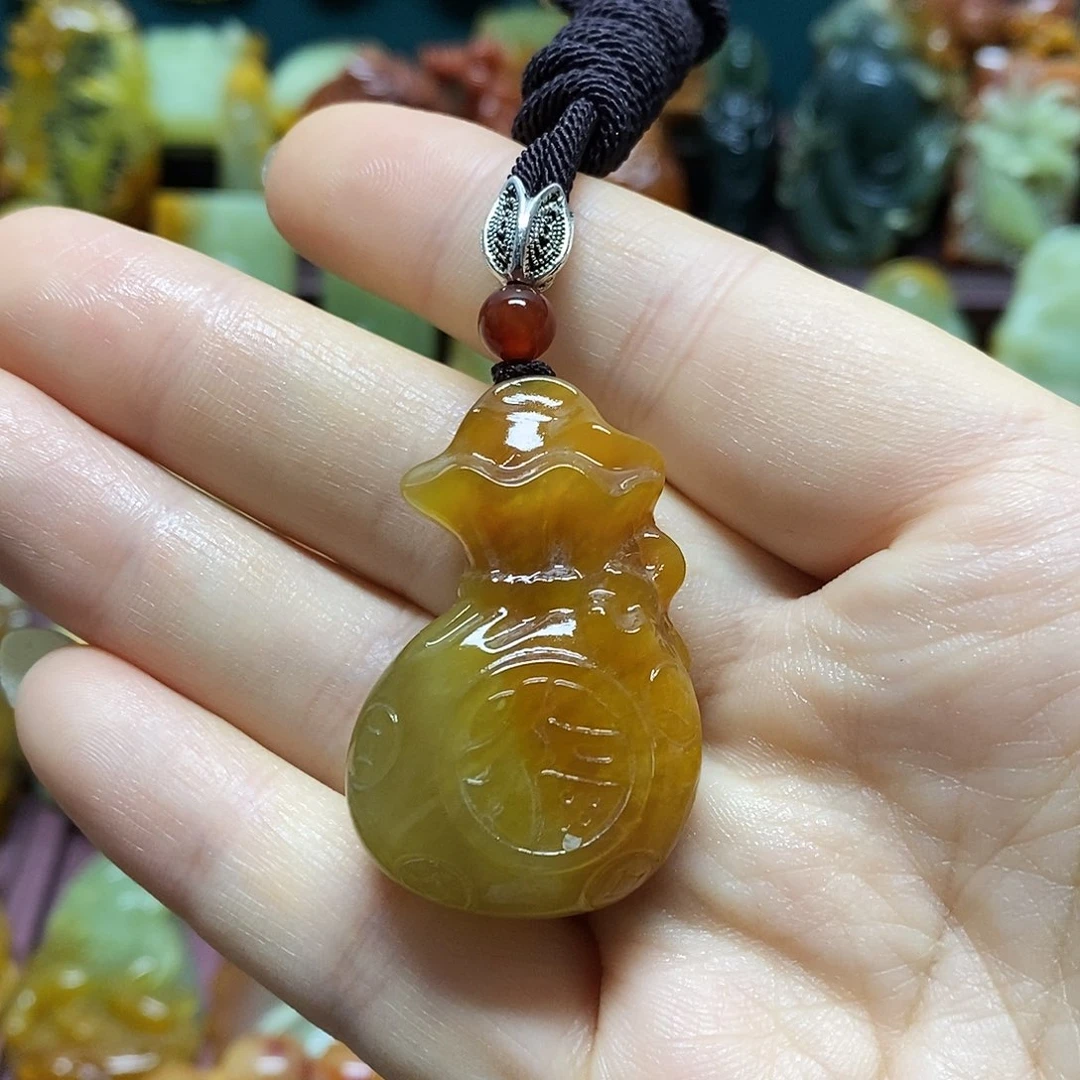 岫玉未镶嵌吊坠(赠链)