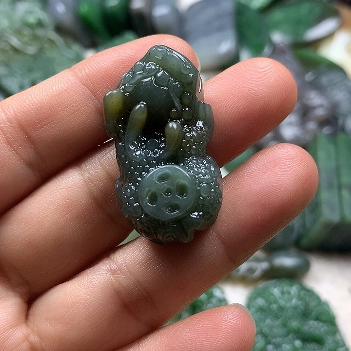 青****颈饰未镶嵌和田玉