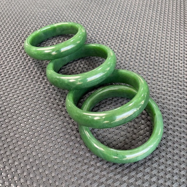 【源石珠宝】和田玉老料碧玉辣阳绿脂粉细料宽版手镯（多样性发一）