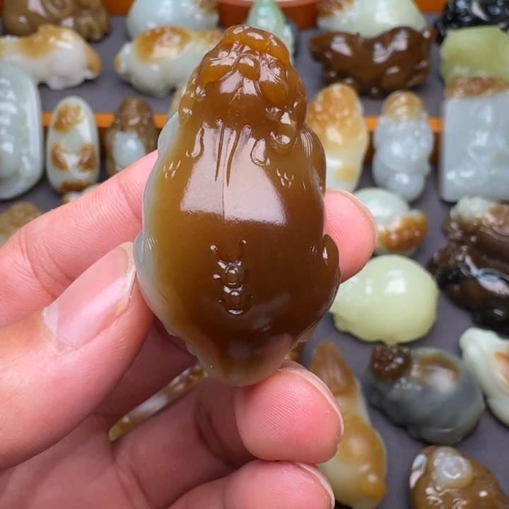 和田玉颈饰未镶嵌千***?