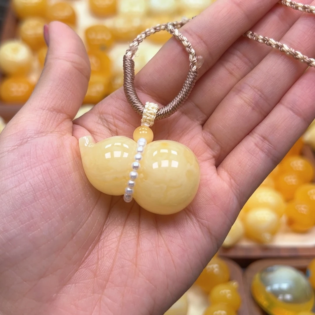 琥珀未镶嵌颈饰蜜蜡