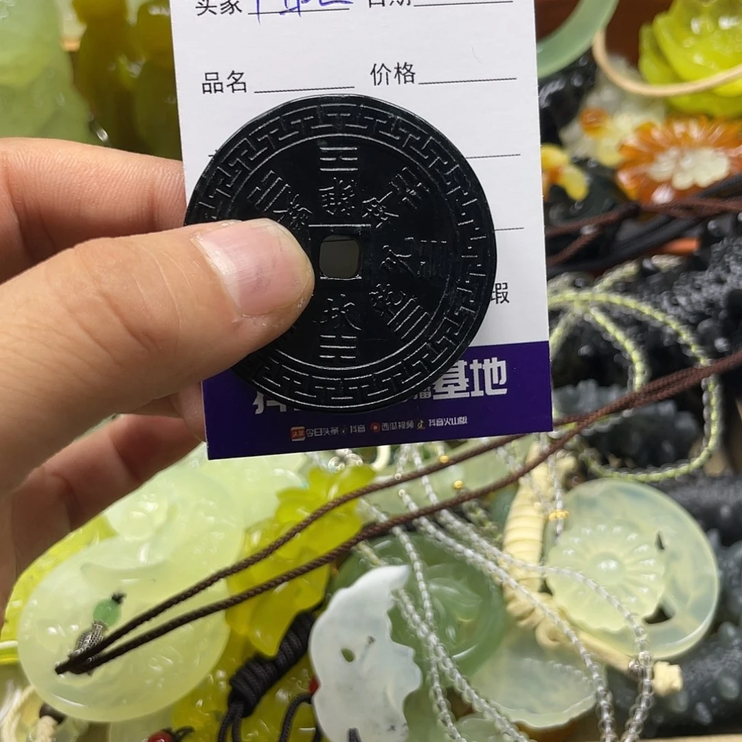 千***汇未镶嵌蛇纹石玉颈饰