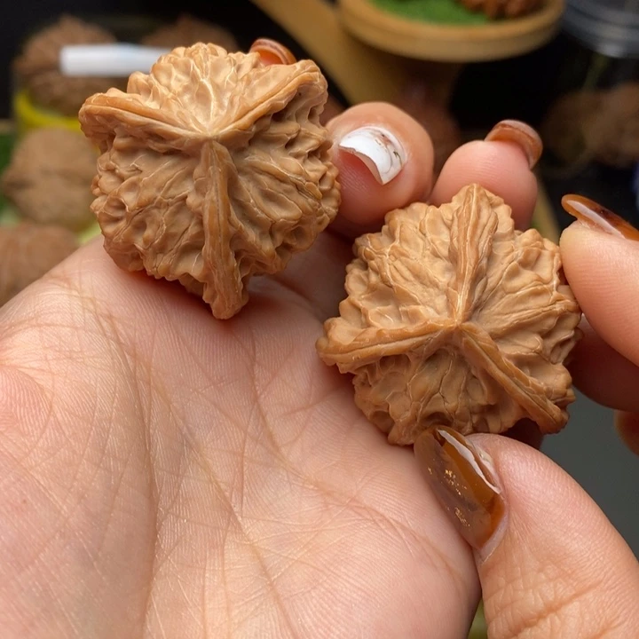 把件文玩核桃社****花三棱