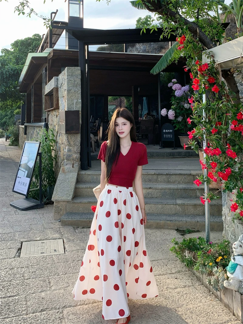 港风明媚穿搭女2025夏季新款优雅显白复古红上衣波点半身裙两件套