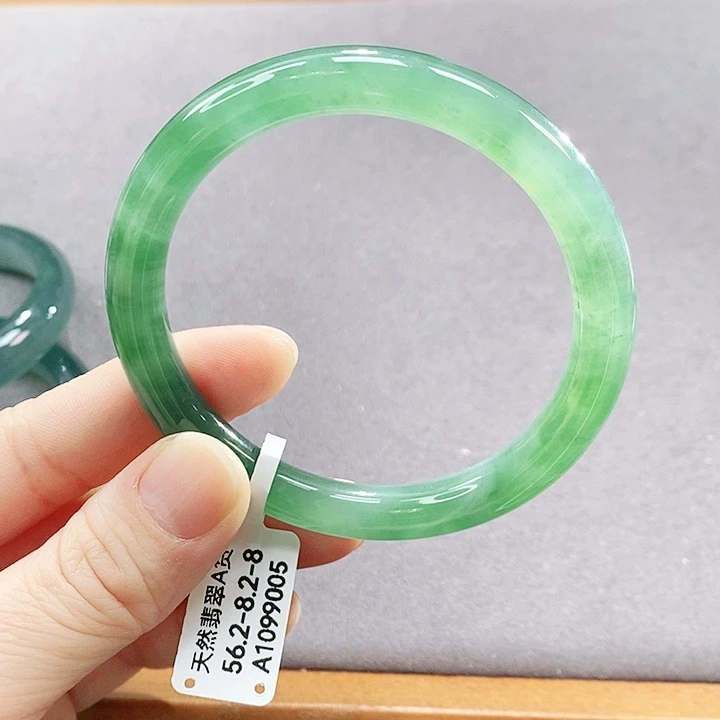 翡翠未镶嵌手镯（圆镯）