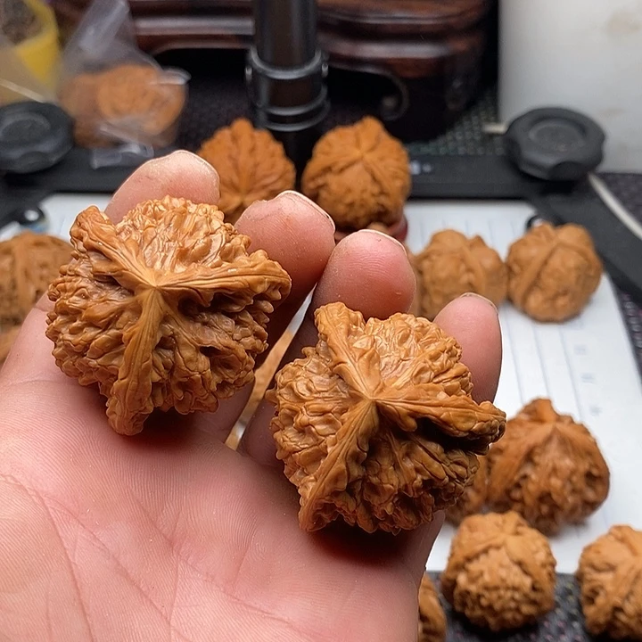 赵****核桃手串/手链拼接三棱4