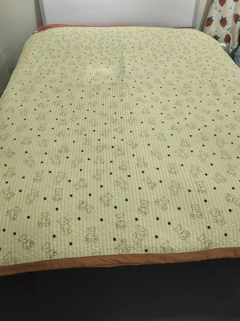 星星小熊200*230水洗棉加厚绗缝床盖