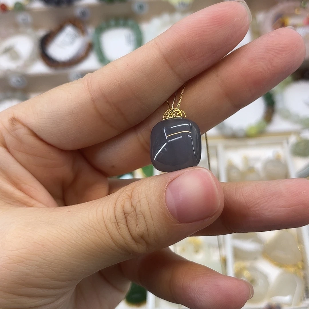 和田玉18K金镶嵌吊坠(赠链)