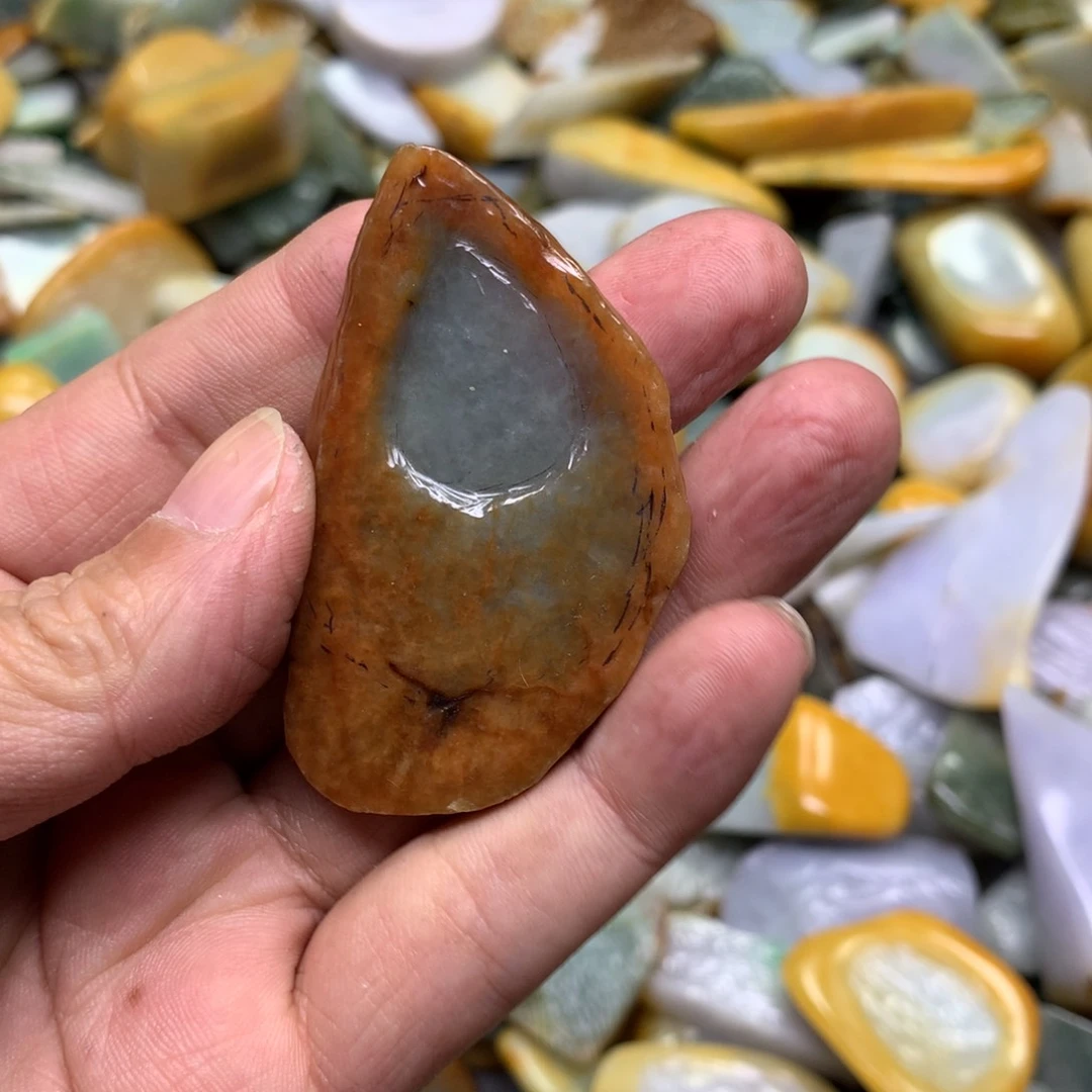 翡翠颈饰未镶嵌远*