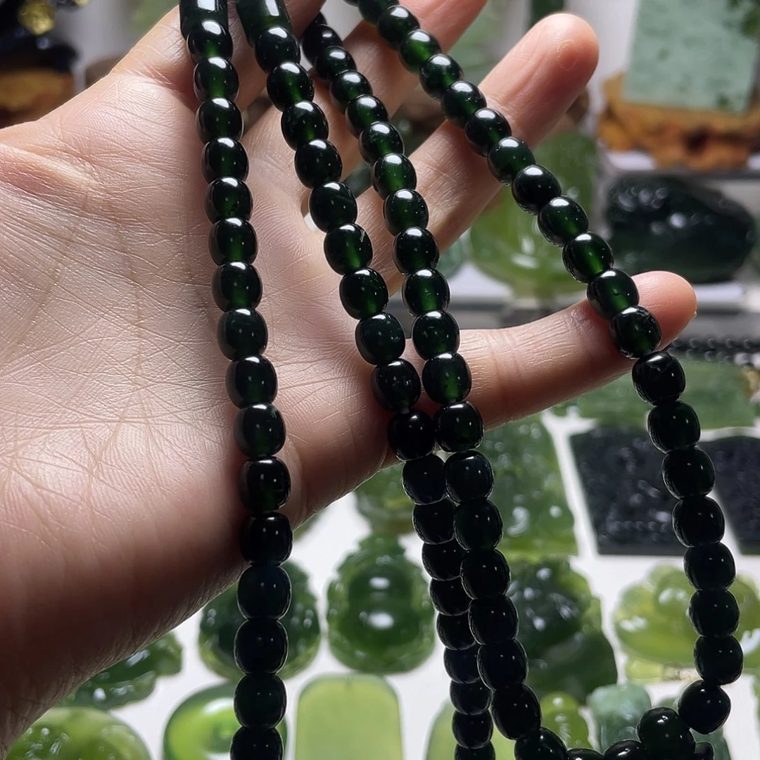 蛇纹石玉未镶嵌颈饰