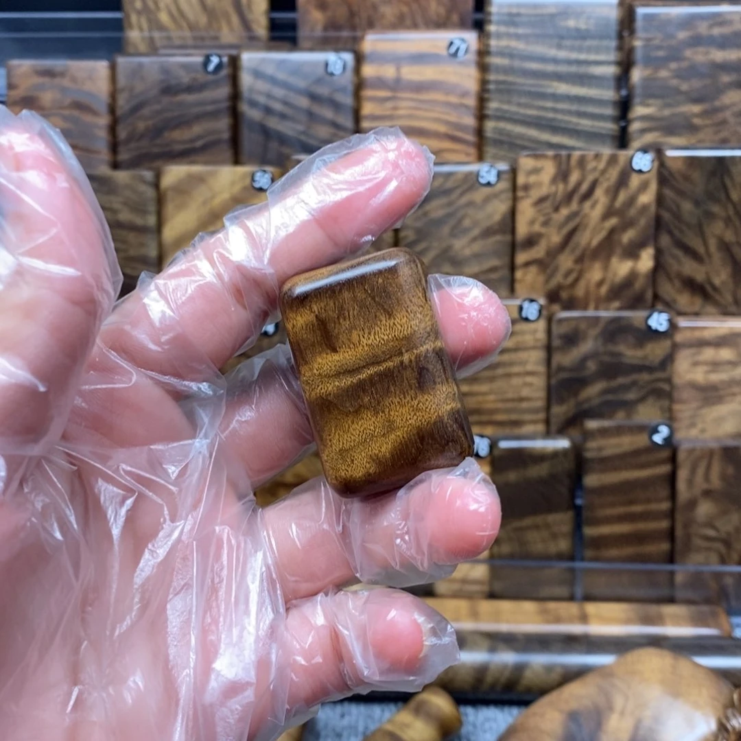 莴****金丝楠小叶桢楠手把件