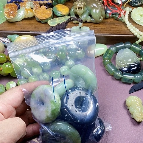 未镶嵌蛇纹石玉颈饰
