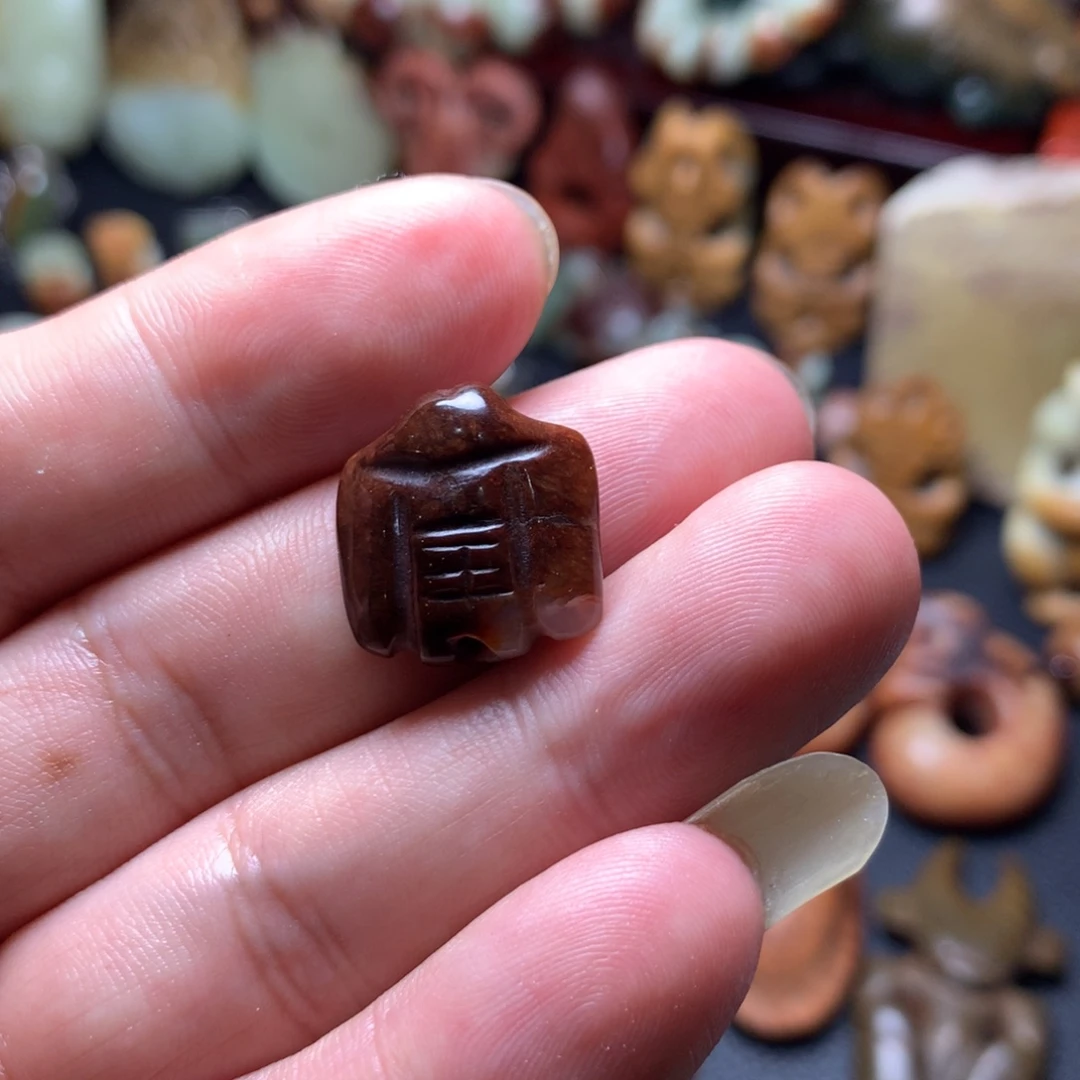 小***满颈饰未镶嵌岫岩河磨玉（透闪石质玉）