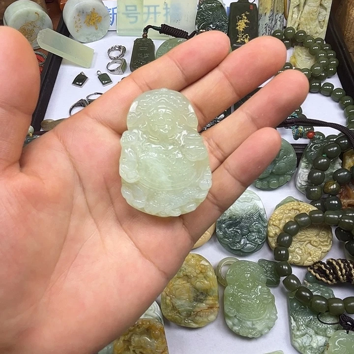 岫玉未镶嵌吊坠(赠链)