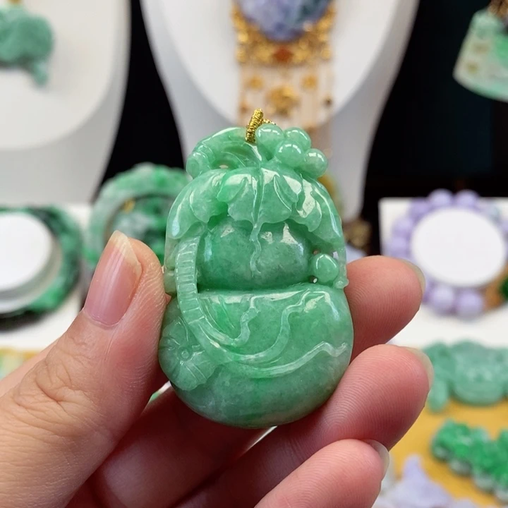 翡翠颈饰未镶嵌翡翠吊坠