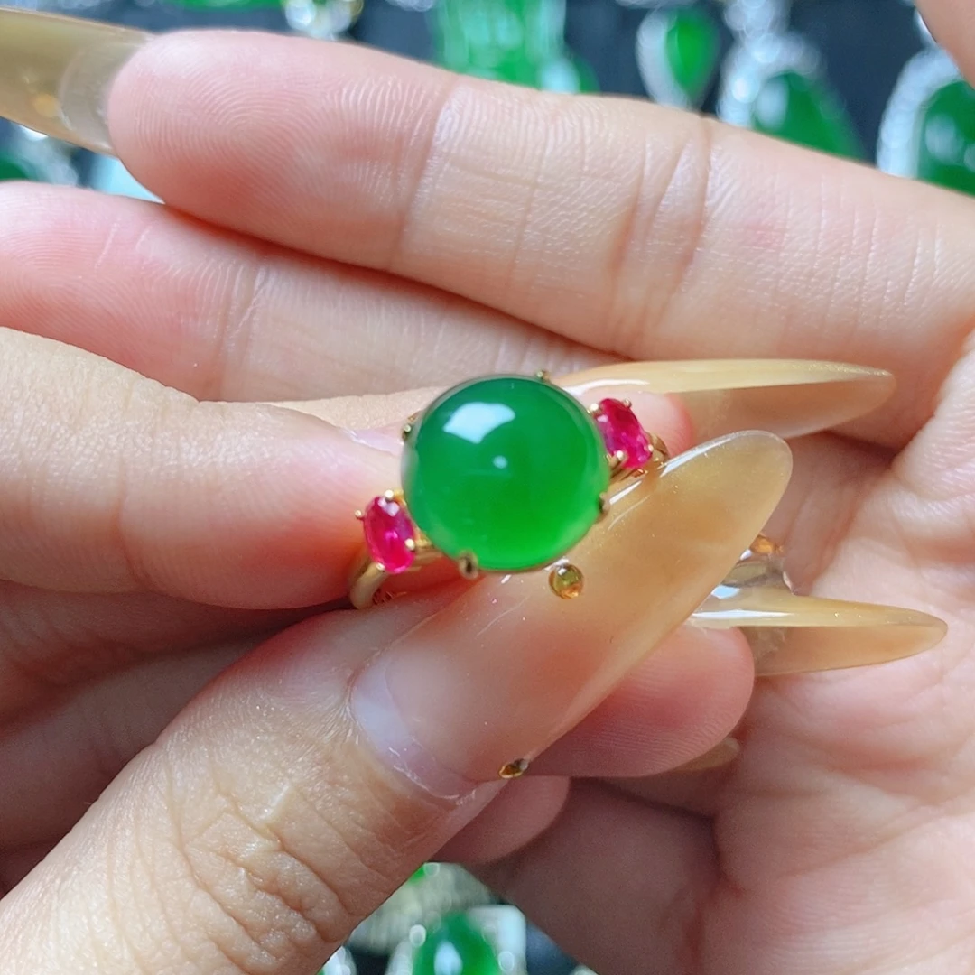 翡翠18K金镶嵌颈饰