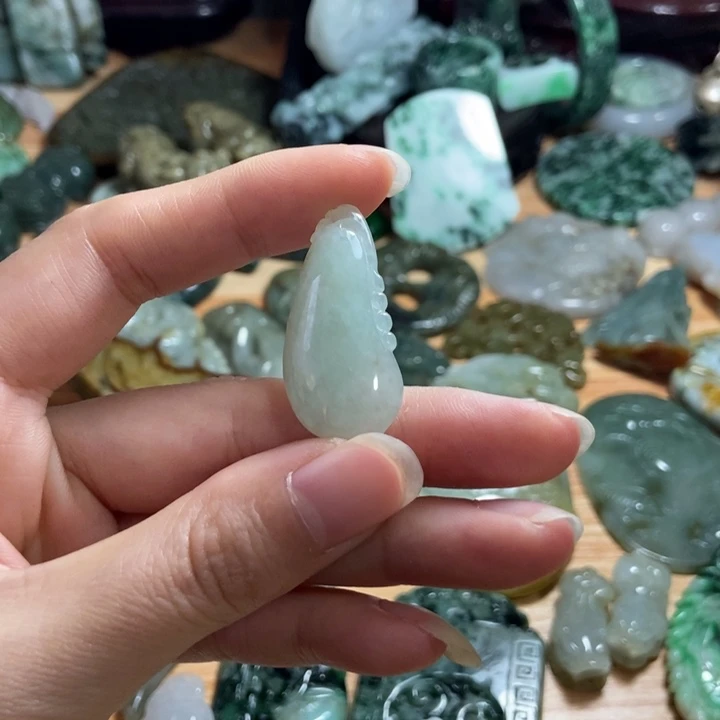 翡翠未镶嵌颈饰翡翠吊坠