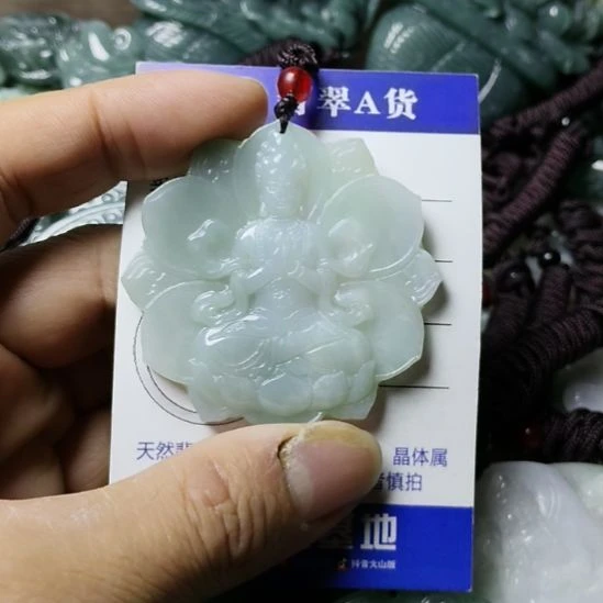 翡翠未镶嵌颈饰挂件