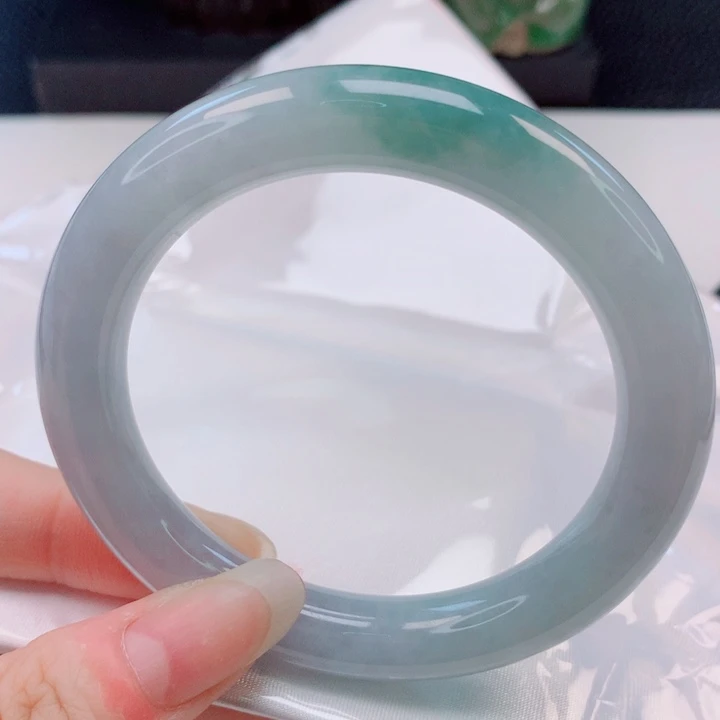 翡翠未镶嵌手镯（圆镯）