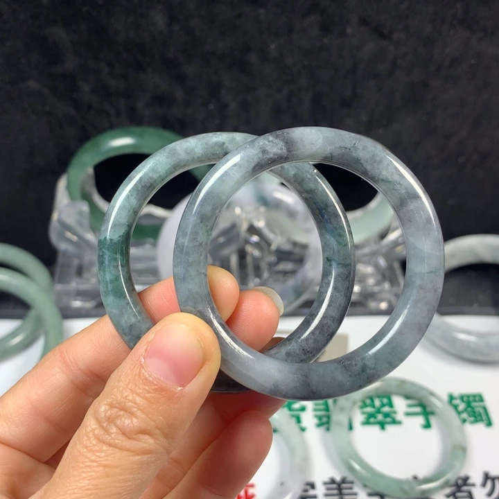 翡翠未镶嵌手镯44号。 43-44圈