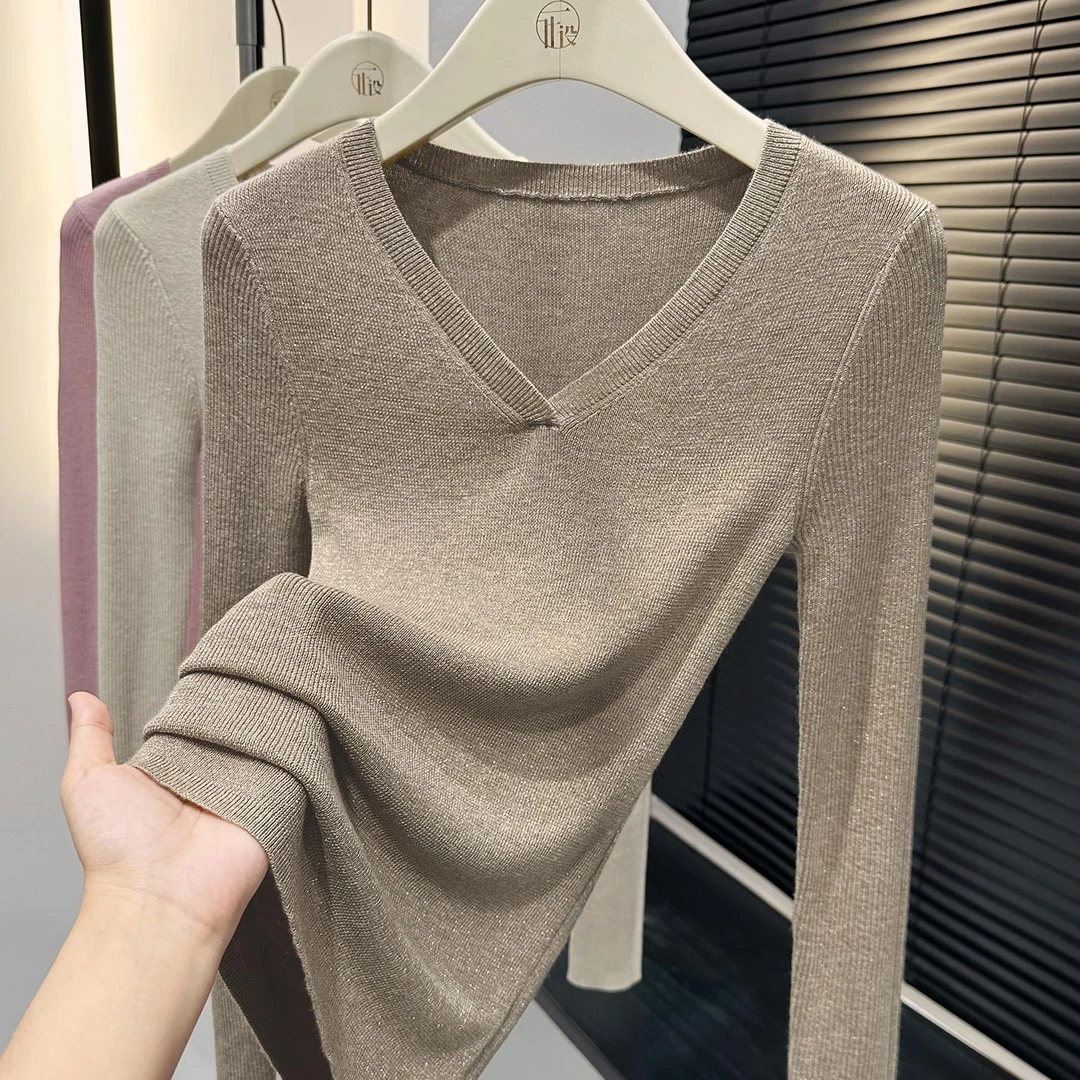 简约时尚V领修身针织衫上衣秋冬新款气质软糯长袖设计感打底衫女
